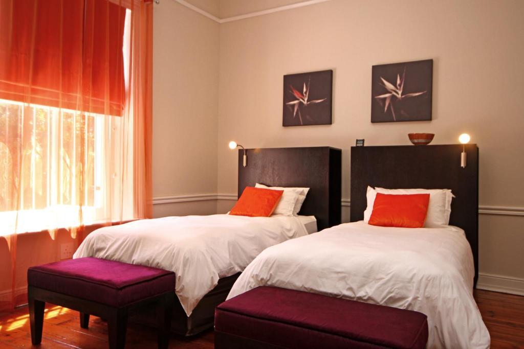 Guest house Nine Flowers Cape Town